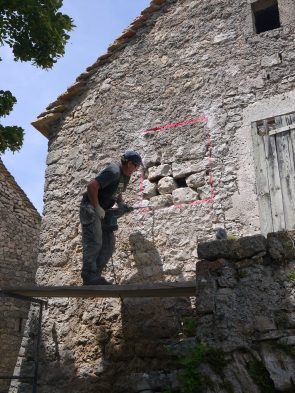 future fenêtre de la cuisine , et non elle ne sera pas rose !